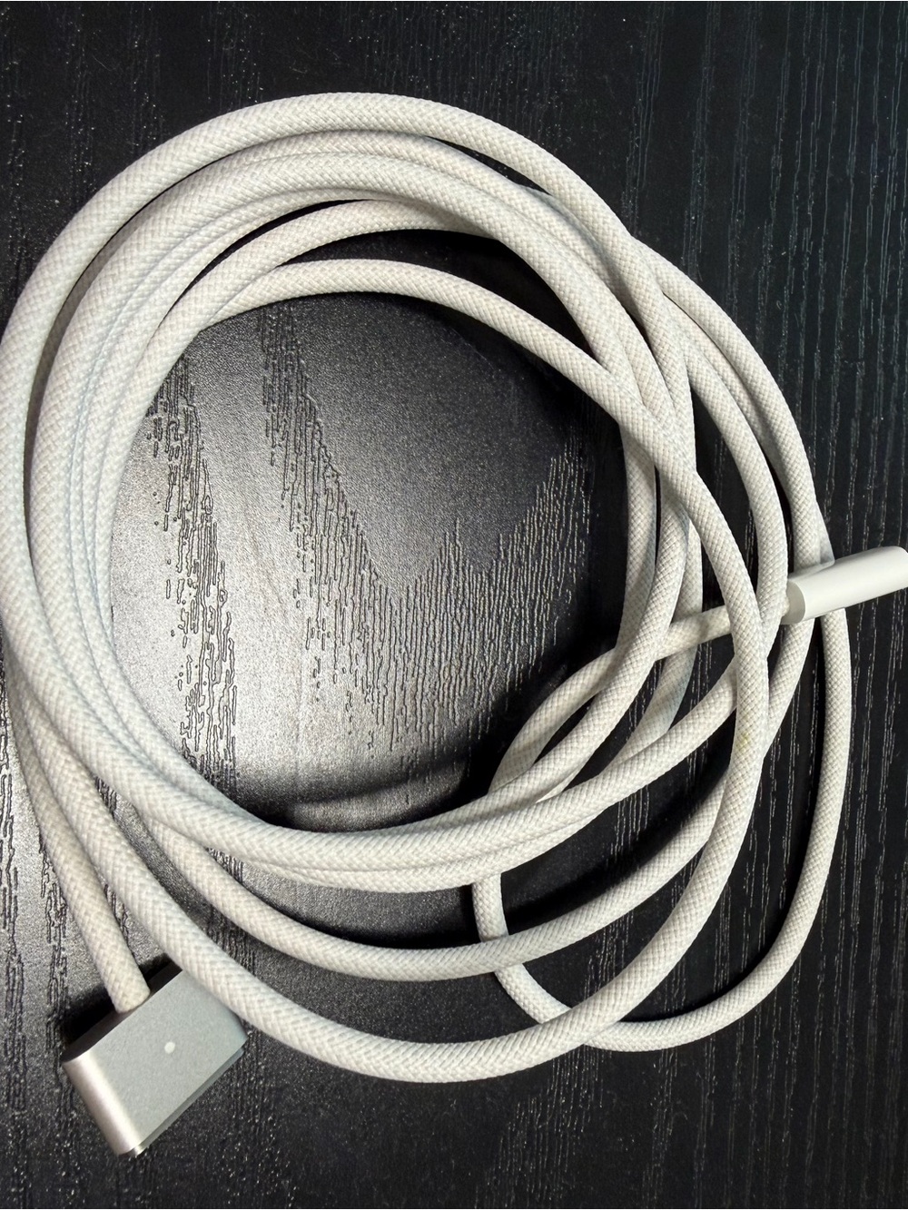 2022 MacBook  Lightning Cable